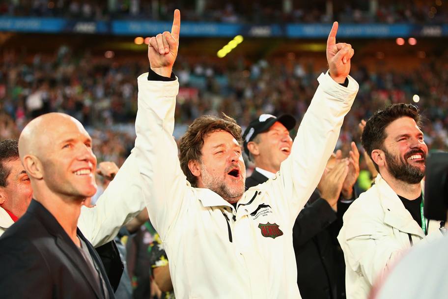 Sidney, 5 ottobre 2014, finale del campionato australiano di rugby a 13: Russell Crowe esultante per la vittoria dei South Sidney Rabbitohs sui Canterbury Bulldogs (Getty Images)